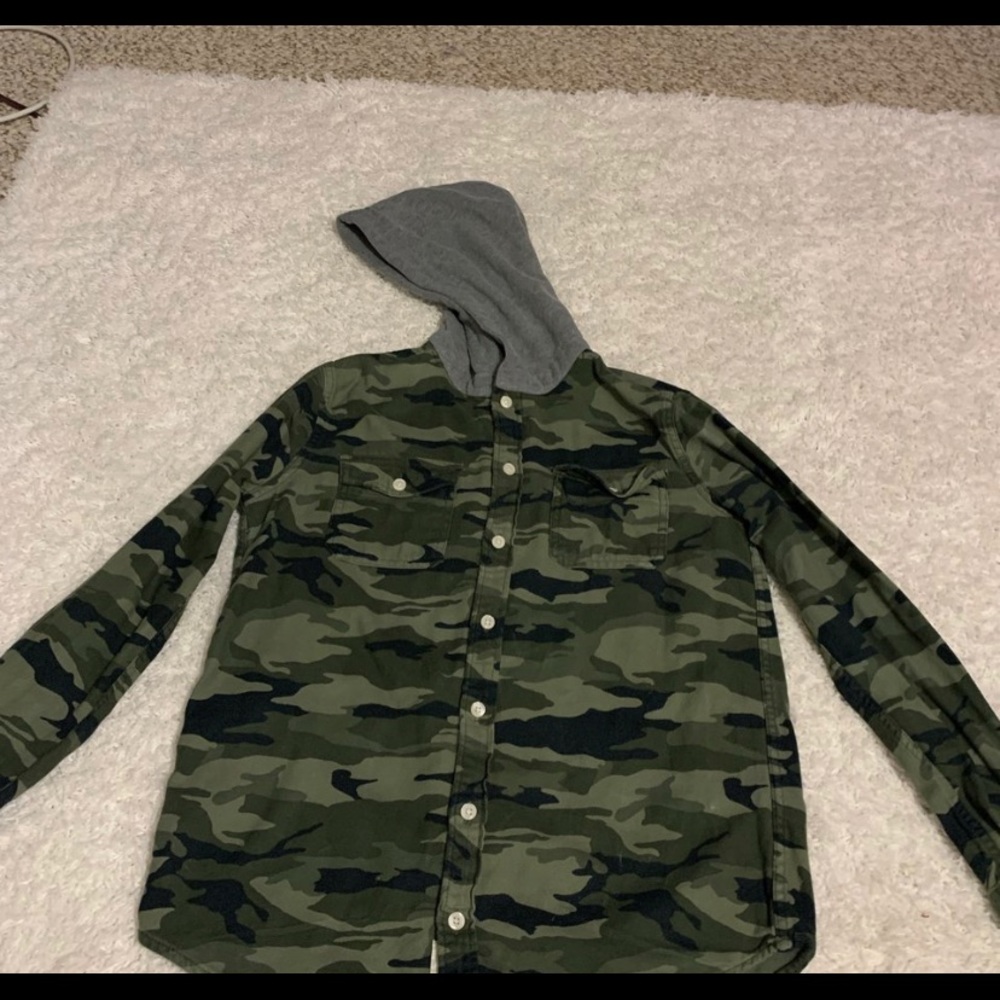 Kids Long serve button up hoodie..size 13/14
